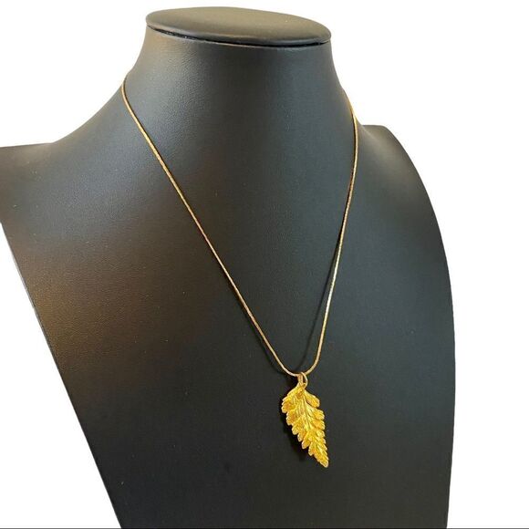 Yellow Gold Toned Elm Leaf Pendant Necklace. - Picture 3 of 4